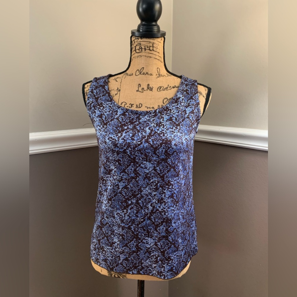 ST.JOHN geometric print blue opal rayon blend heavier shell size small NWT